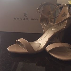 NEVER WORN Bandolino Neutral Sandals!